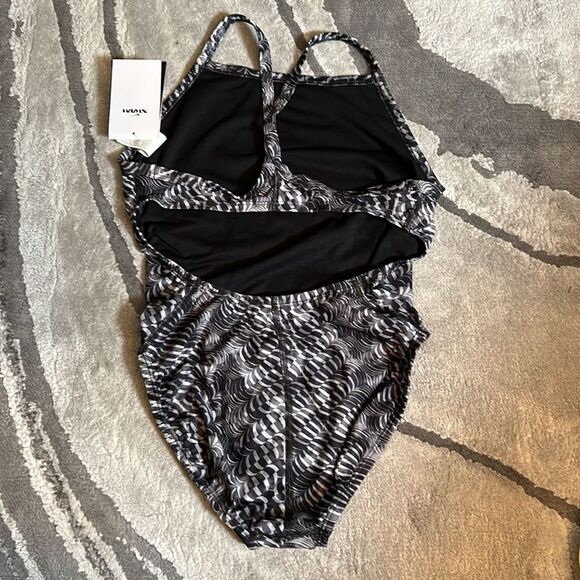 Nike Women's Hydrastrong Tie Dye Crossback One Piece Swimsuit - Picture 5 of 10